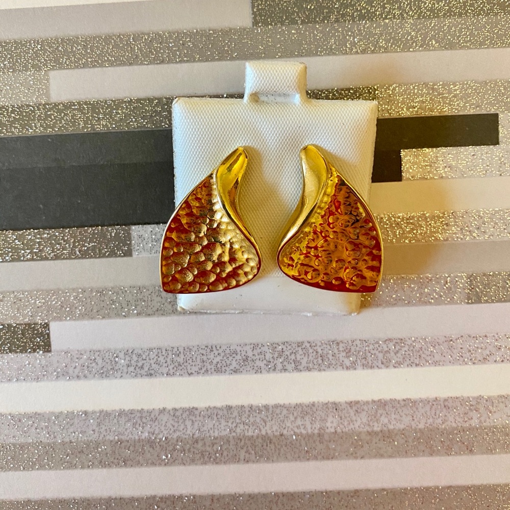 Vtg 80s earrings 🖤 - Picture 2 of 4